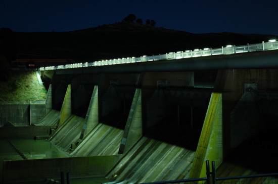 Scrivener Dam at night